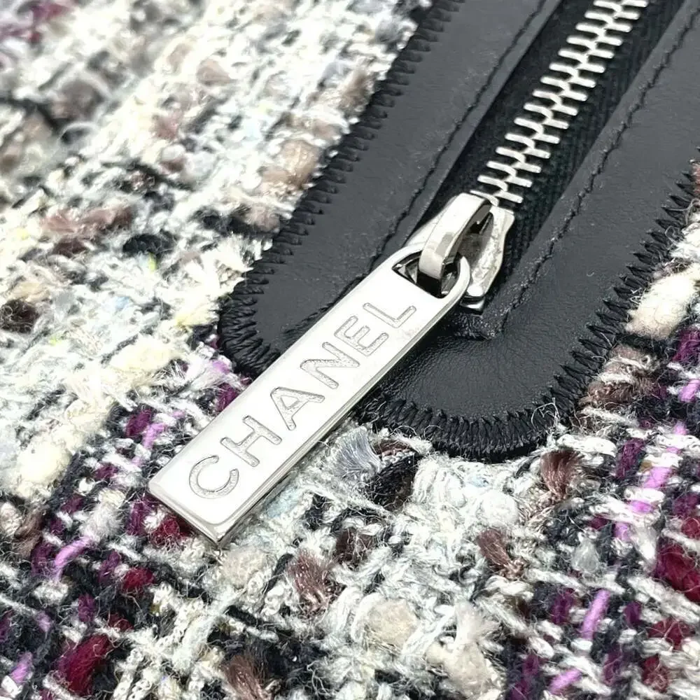 CHANEL Gray Shoulder Bag